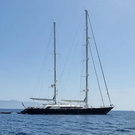 Santa Maria Botel