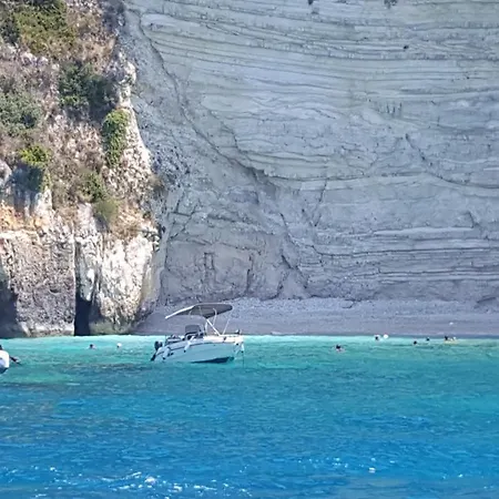 Πλωτό κατάλυμα Santa Maria