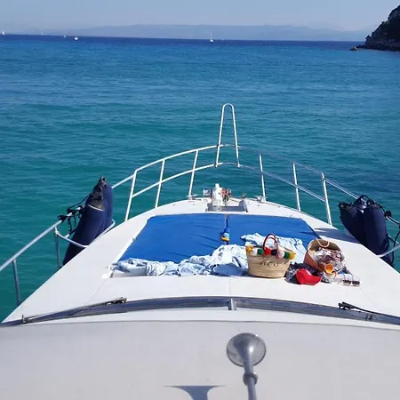 Πλωτό κατάλυμα Santa Maria *